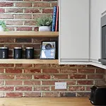 Luxury 3 Bedroom House In Limehouse, Close To City! Sleeps 6-8!