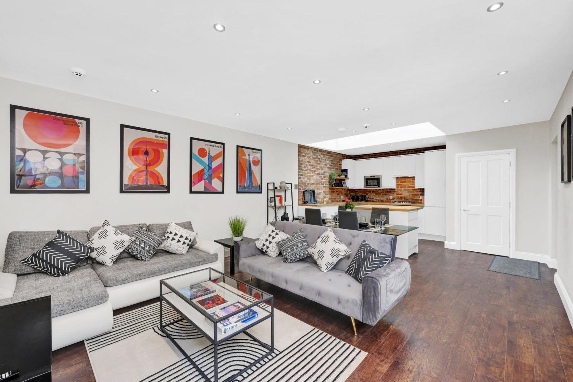 Luxury 3 Bedroom House In Limehouse, Close To City! Sleeps 6-8! Appartement