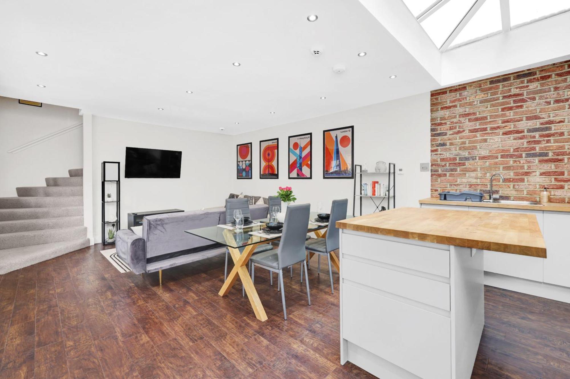 Luxury 3 Bedroom House In Limehouse, Close To City! Sleeps 6-8! Appartement *