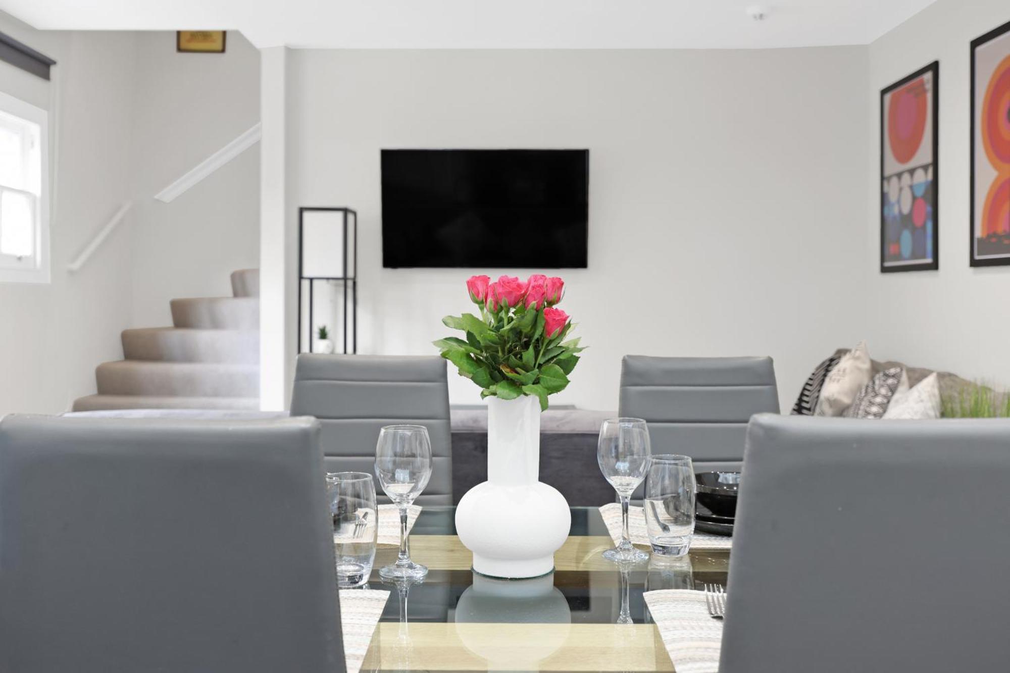 Luxury 3 Bedroom House In Limehouse, Close To City! Sleeps 6-8! * Londres