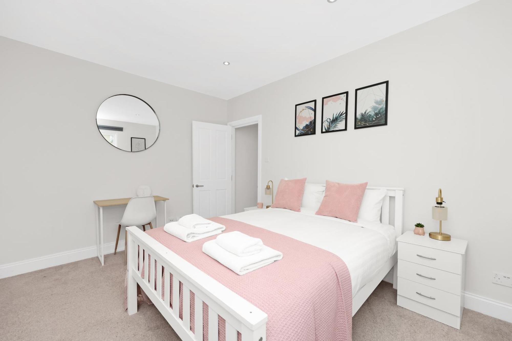 Luxury 3 Bedroom House In Limehouse, Close To City! Sleeps 6-8! Appartement *